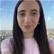 Studentessa liceale con eccellenti voti offre aiuto compiti e ripetizioni a bambini e ragazzi di scuole elementari e medie.
